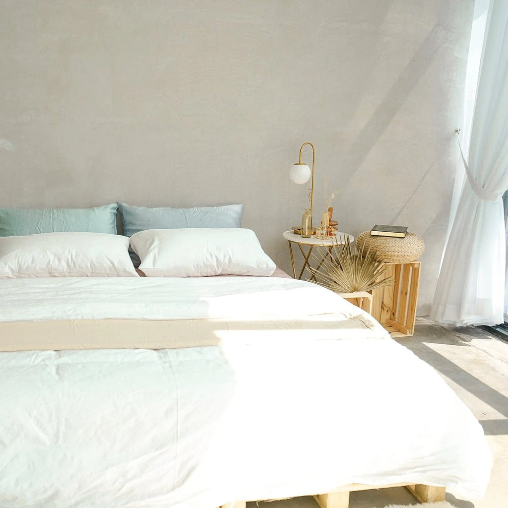 100% Cotton Hotel-Style Bedding Set with Fitted Sheet, Pillowcases and Duvet Cover in Four Sizes