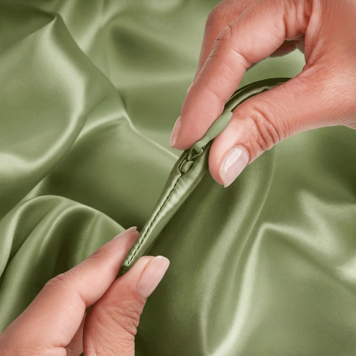 Queen Size Olive Silk Pillowcase in 22-Momme 100% Pure Mulberry