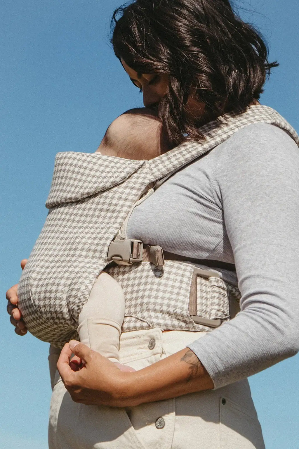 Aerial Soft-Structured Baby Carrier with Breathable Linen, Lumbar Support, Padded Straps and Adjustable Fit