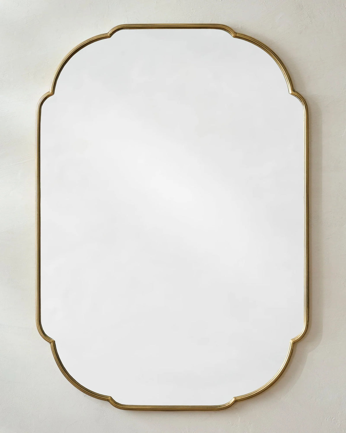 Antique Brass Wall Mirror with Scalloped Corners and Two-Way Mounting for Timeless Home Decor