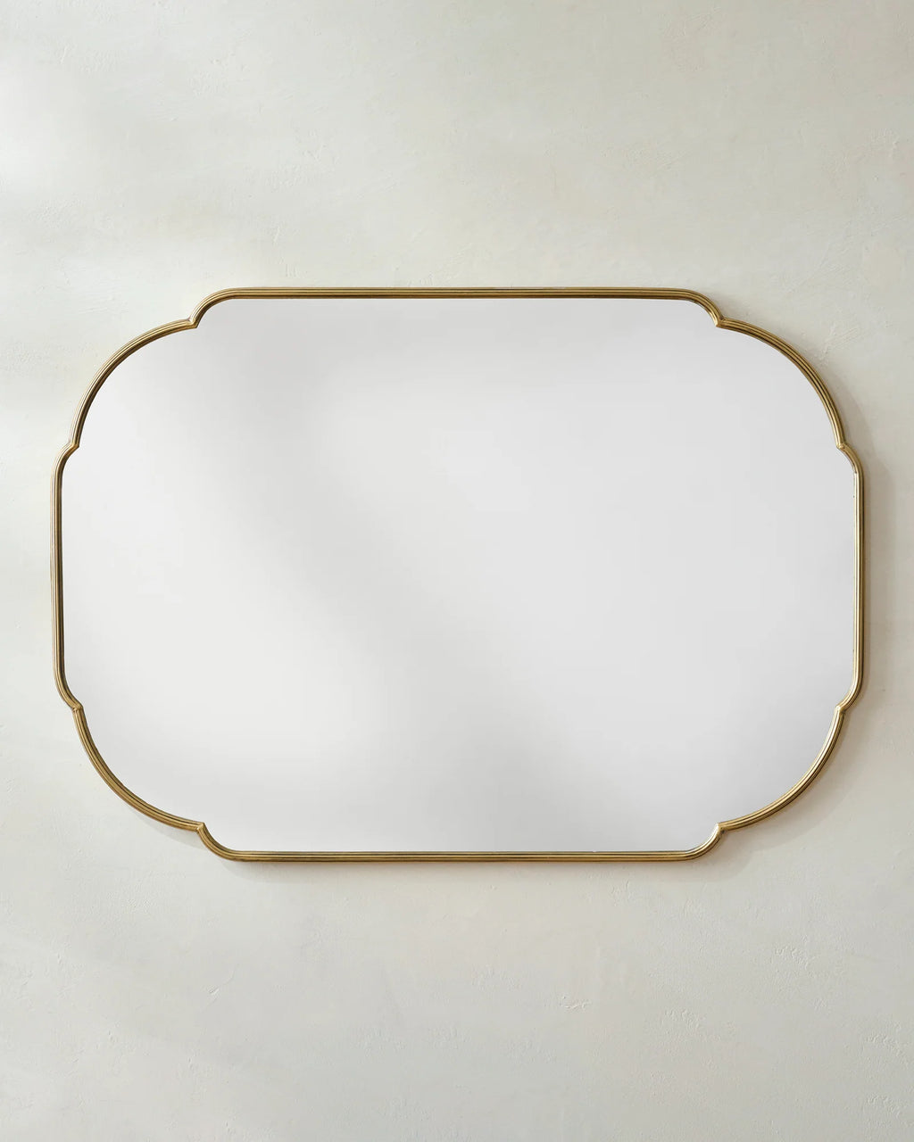 Antique Brass Wall Mirror with Scalloped Corners and Two-Way Mounting for Timeless Home Decor