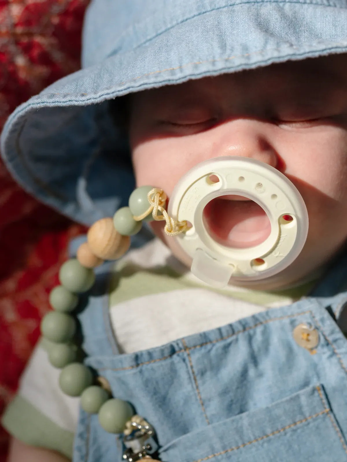 Baby Pacifier in Creme for Ages 0–24 Months, Featuring a Breast-Like Shape and Ultra-Soft Silicone Nipple