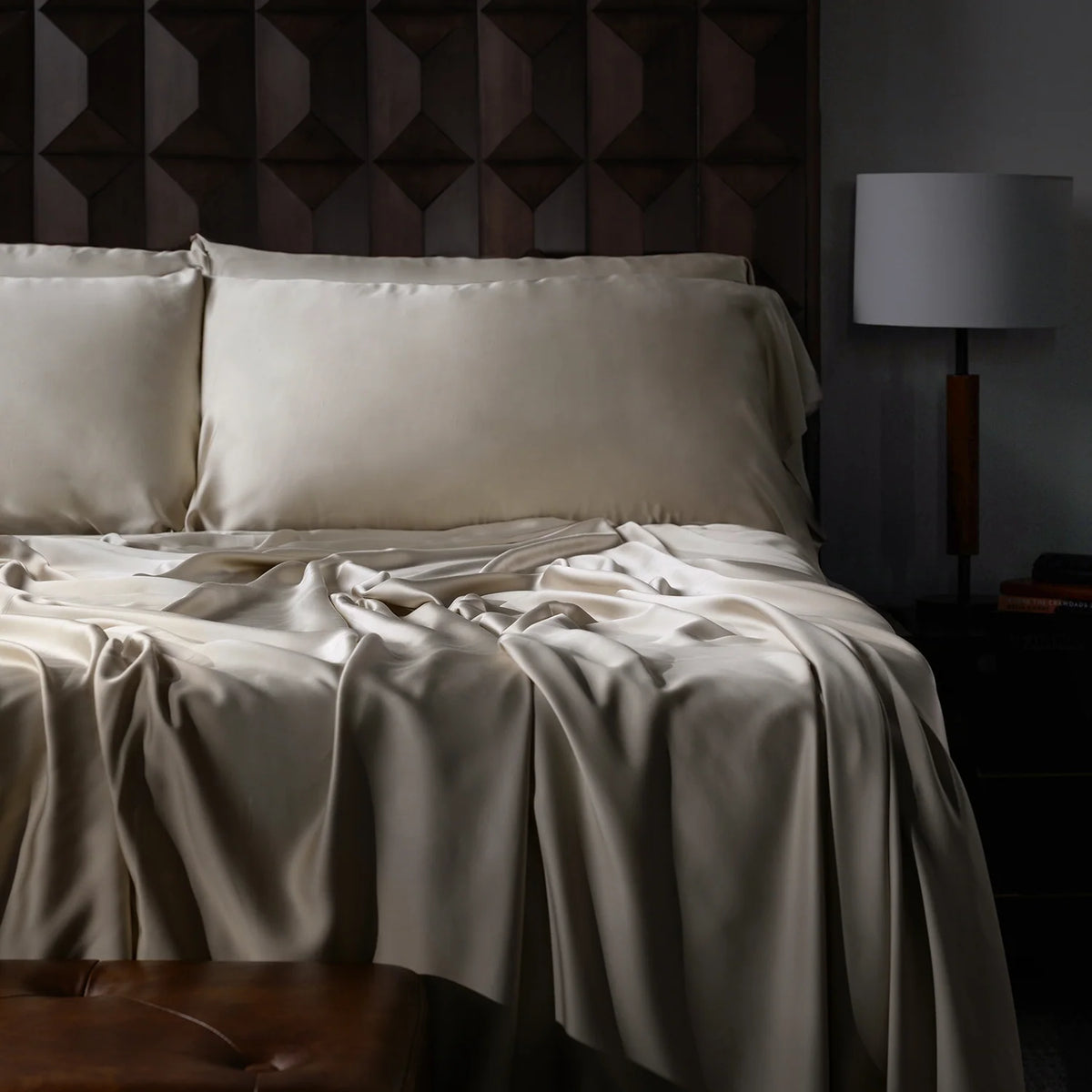 Bamboo Viscose Sheet Set for a Soft Sleeping Surface and Temperature Regulation in Thirteen Colors