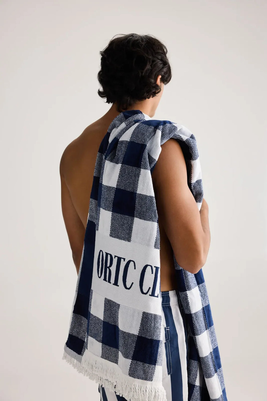 Beach Towel in Navy Gingham with Large 180 x 100 cm Coverage, Quick-Drying Terry Velour Blend and Tassel Detail