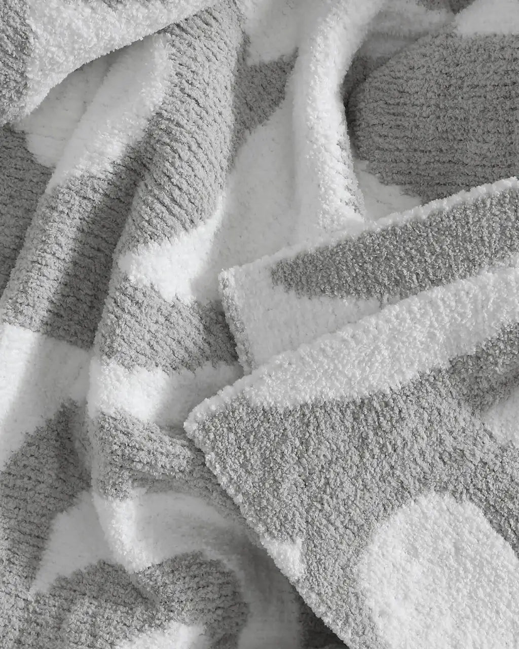 Bed Blanket in Soft, Breathable Snug Fabric