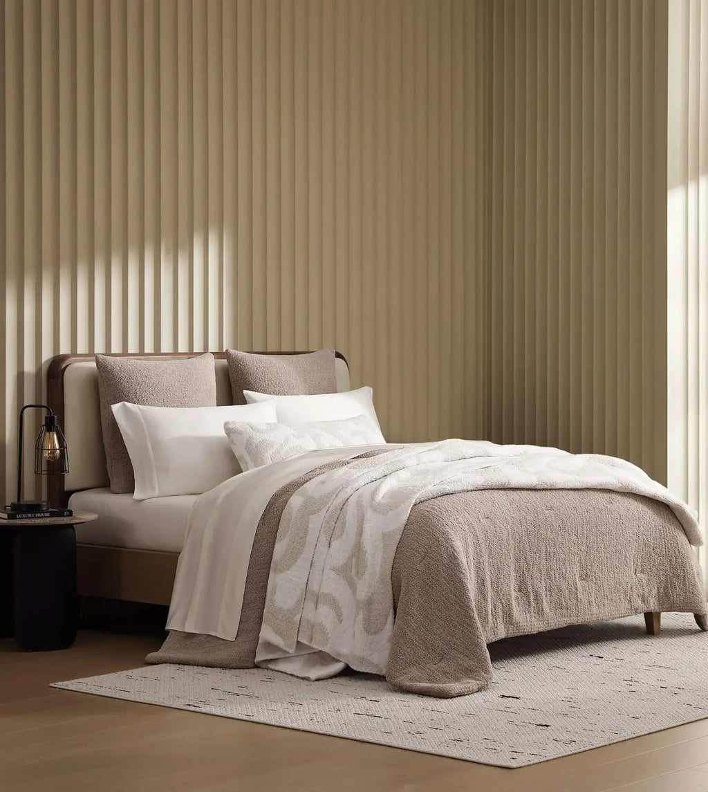 Bed Blanket in Soft, Breathable Snug Fabric