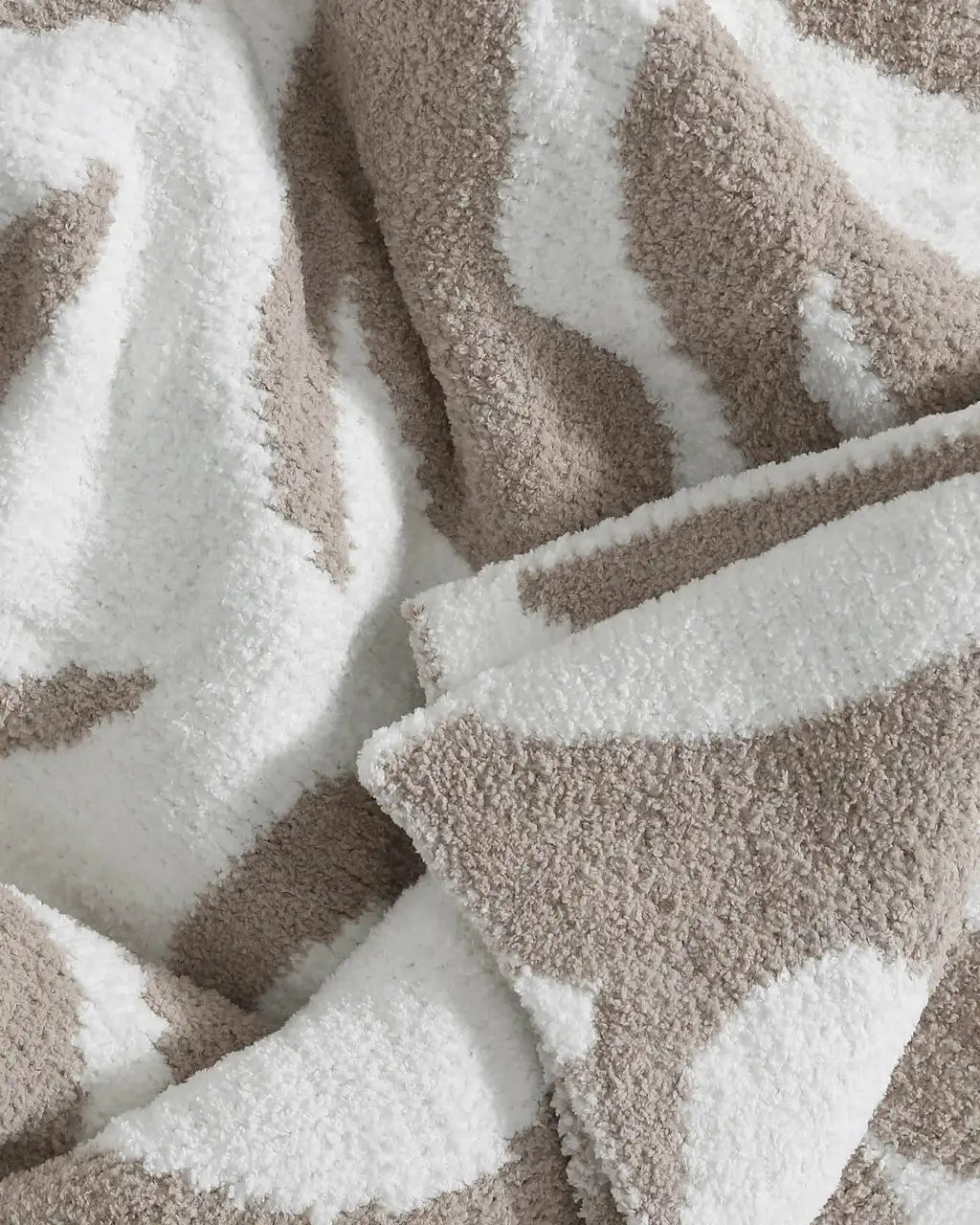 Bed Blanket in Soft, Breathable Snug Fabric