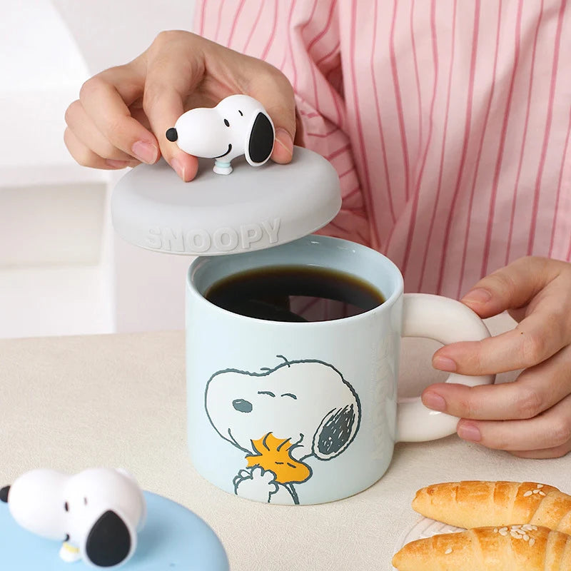 Ceramic Mug with 360 ml Capacity, 3D Character Silicone Lid and Chunky Handle for Cozy Hot or Cold Drinks