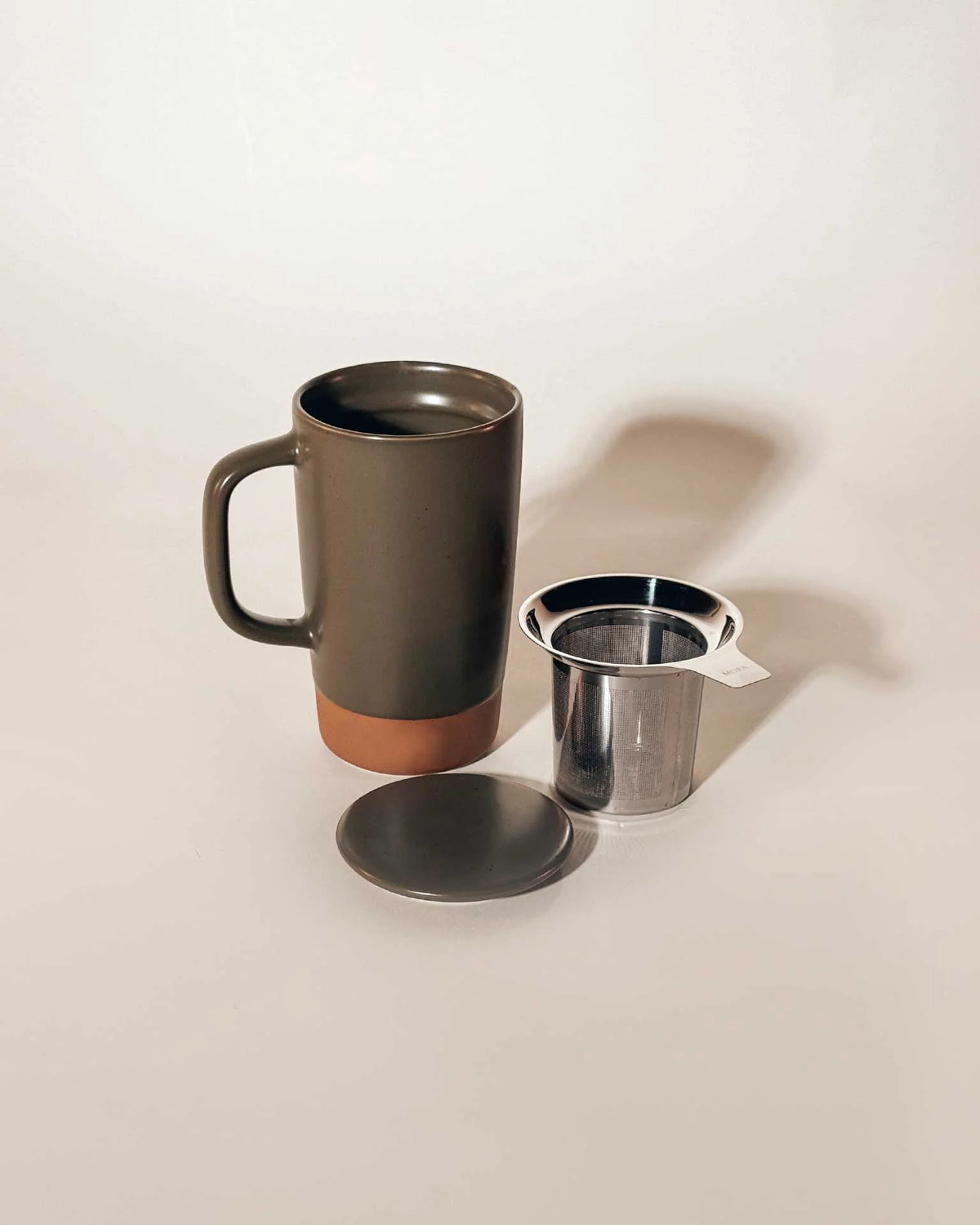 Ceramic Tea Mug Infuser Set with a Removable Fine-Mesh Strainer and Lid That Doubles as a Resting Tray
