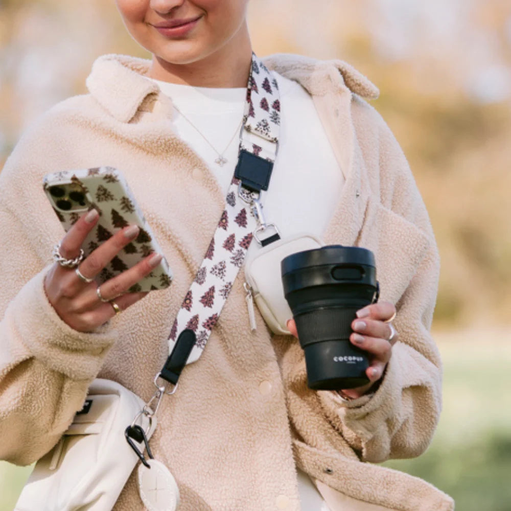 Collapsible Coffee Cup in Black for Coffee Stops on Dog Walks, 450ml Capacity and Compact Silicone Design