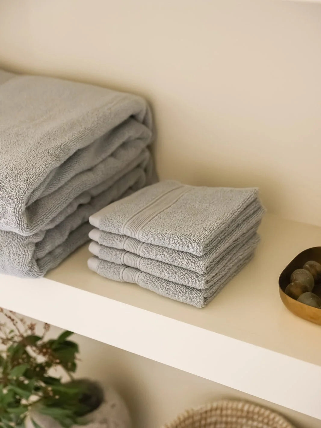 Cotton and Bamboo Viscose Washcloths with Plush 600 GSM Zero-Twist Texture for Daily Cleansing