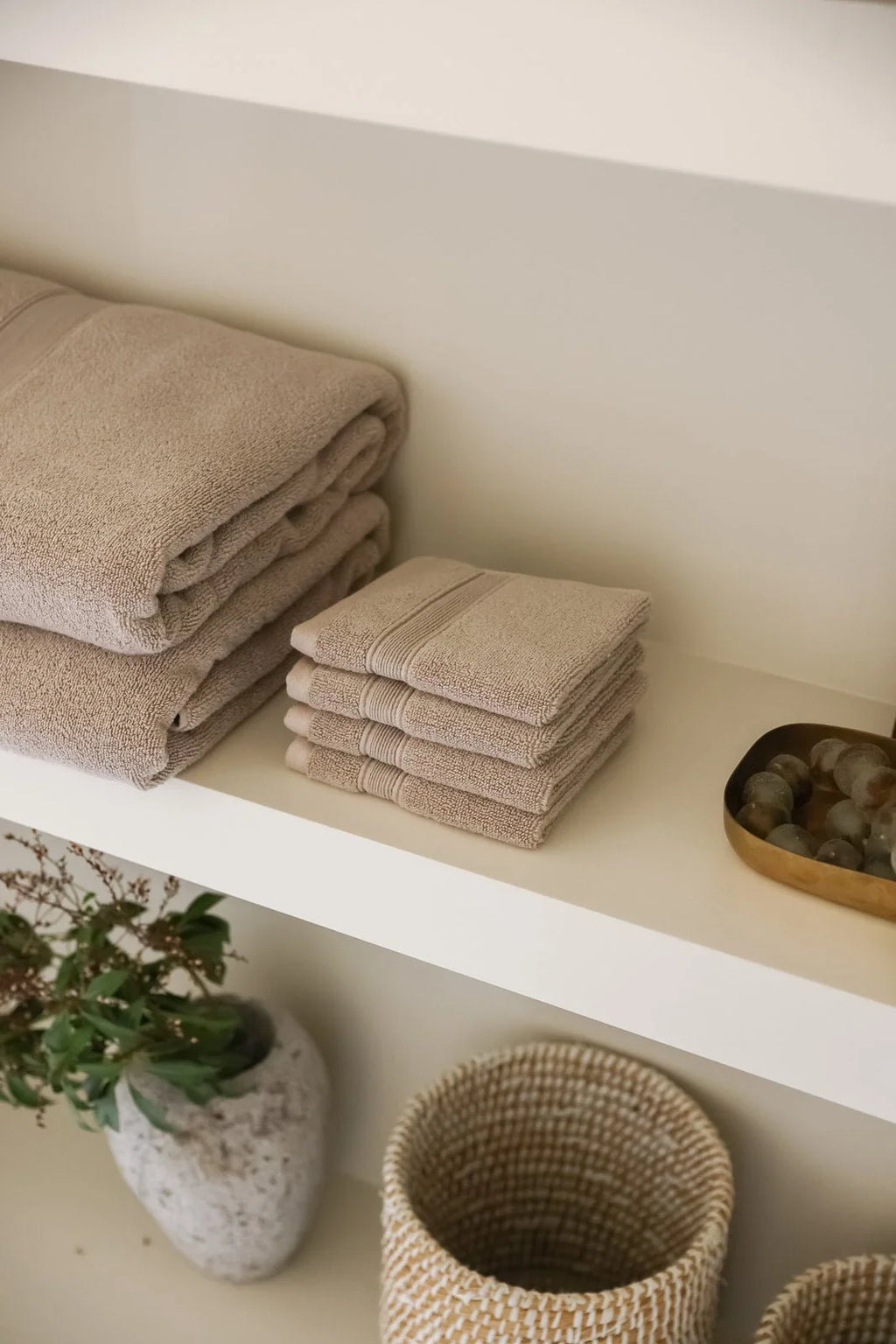 Cotton and Bamboo Viscose Washcloths with Plush 600 GSM Zero-Twist Texture for Daily Cleansing