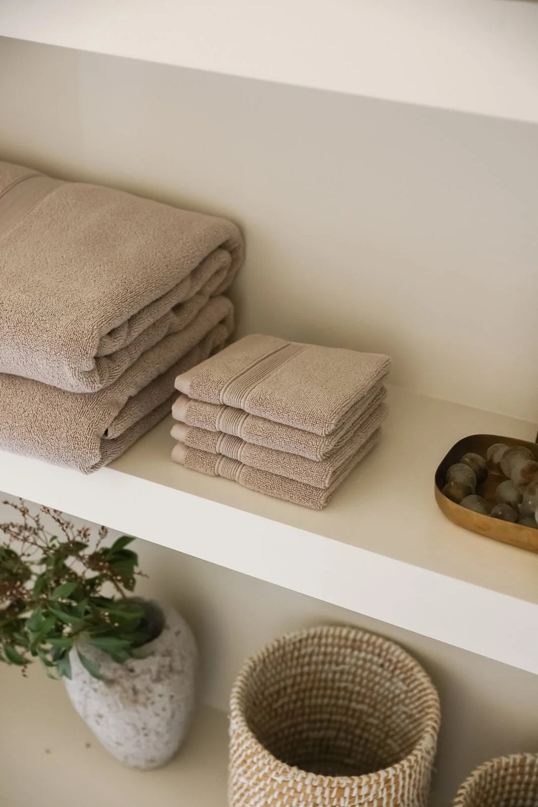Cotton and Bamboo Viscose Washcloths with Plush 600 GSM Zero-Twist Texture for Daily Cleansing