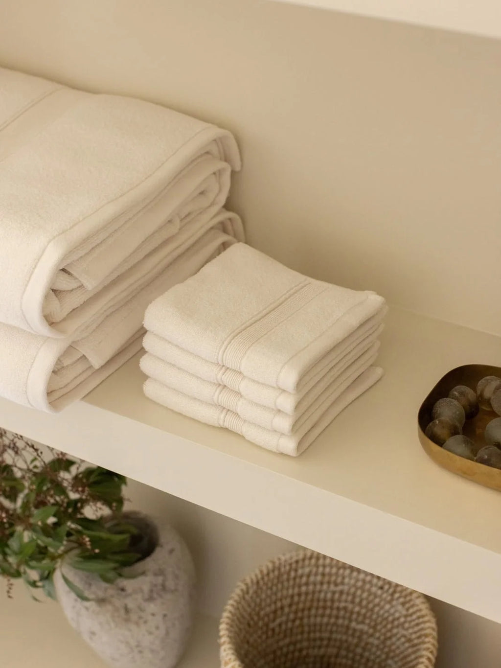 Cotton and Bamboo Viscose Washcloths with Plush 600 GSM Zero-Twist Texture for Daily Cleansing