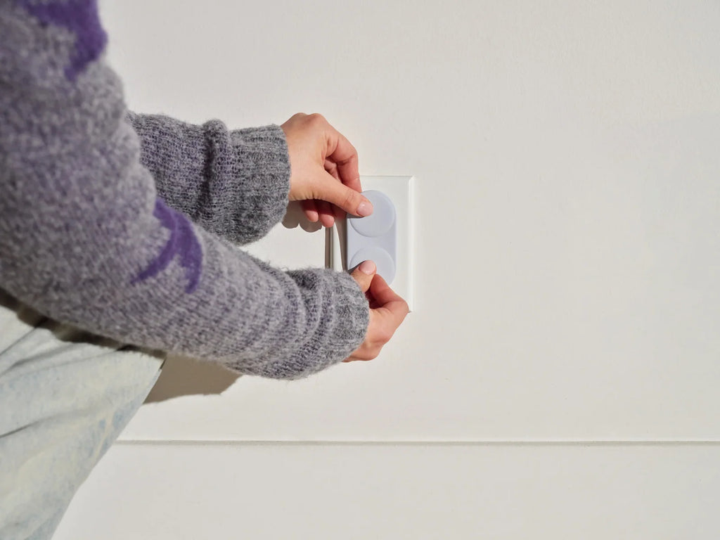 Double Outlet Cover in Soft Silicone That Bends Aside
