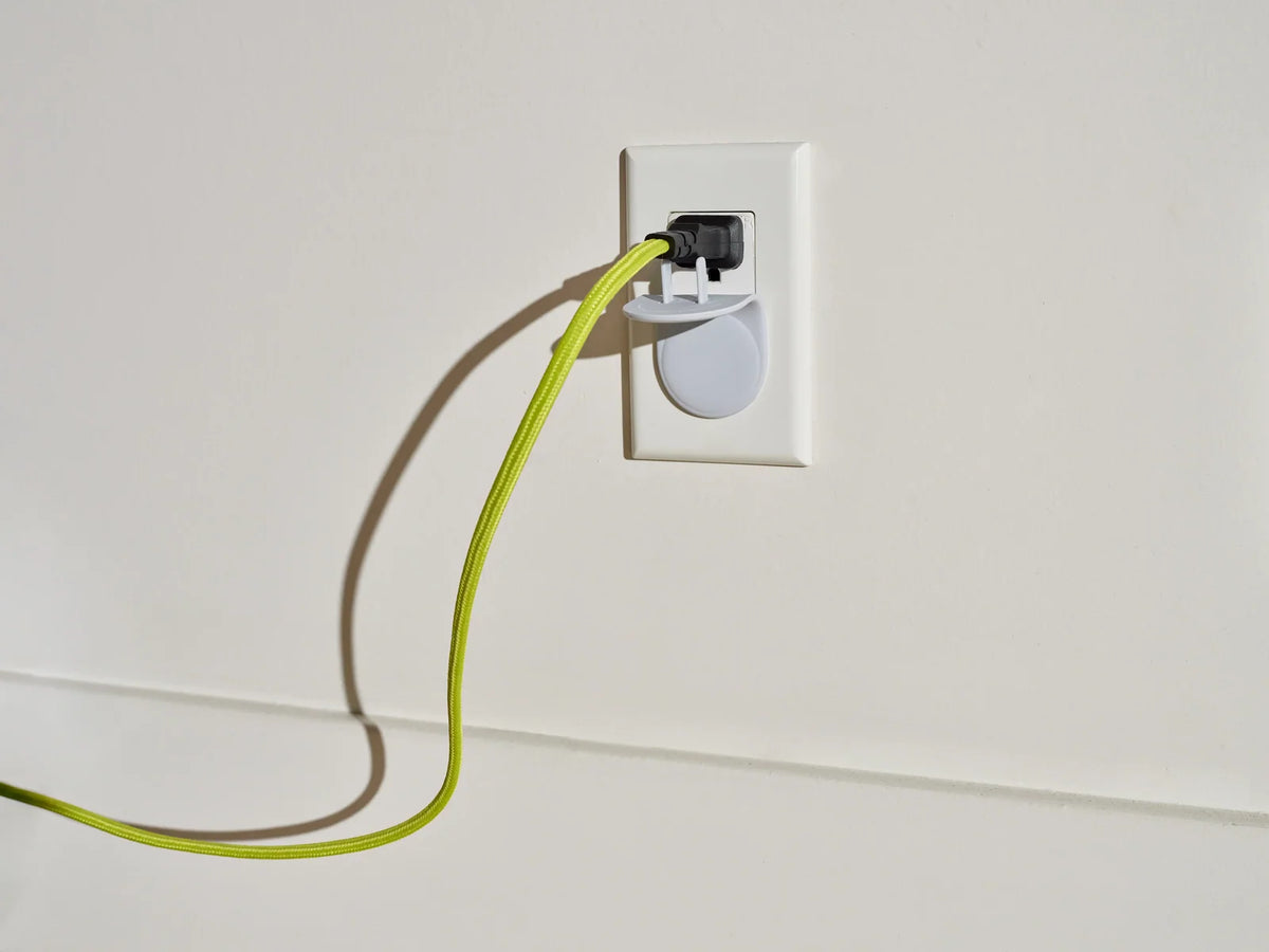 Double Outlet Cover in Soft Silicone That Bends Aside