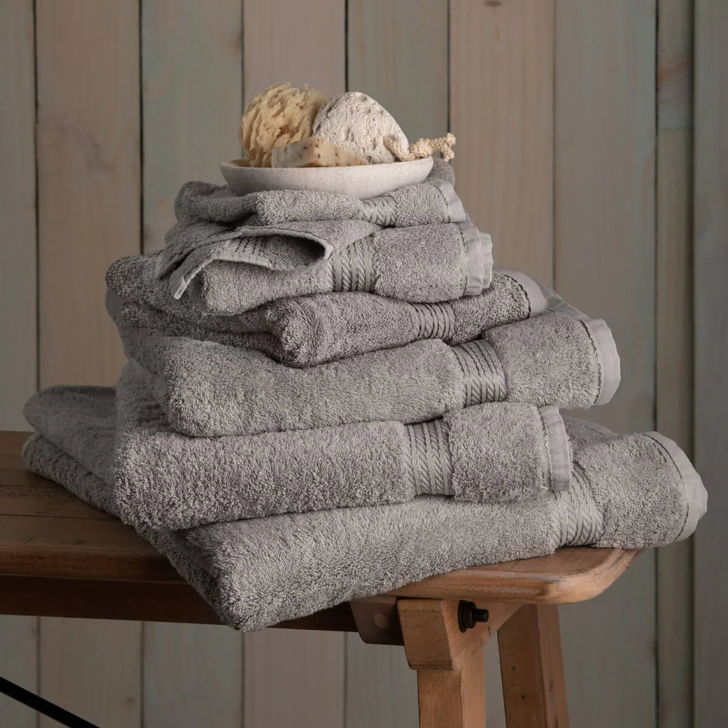 Egyptian Cotton Bath Towel Set in Plush 700GSM, Seven Pieces Including a Large Bath Sheet for Home Spa Comfort