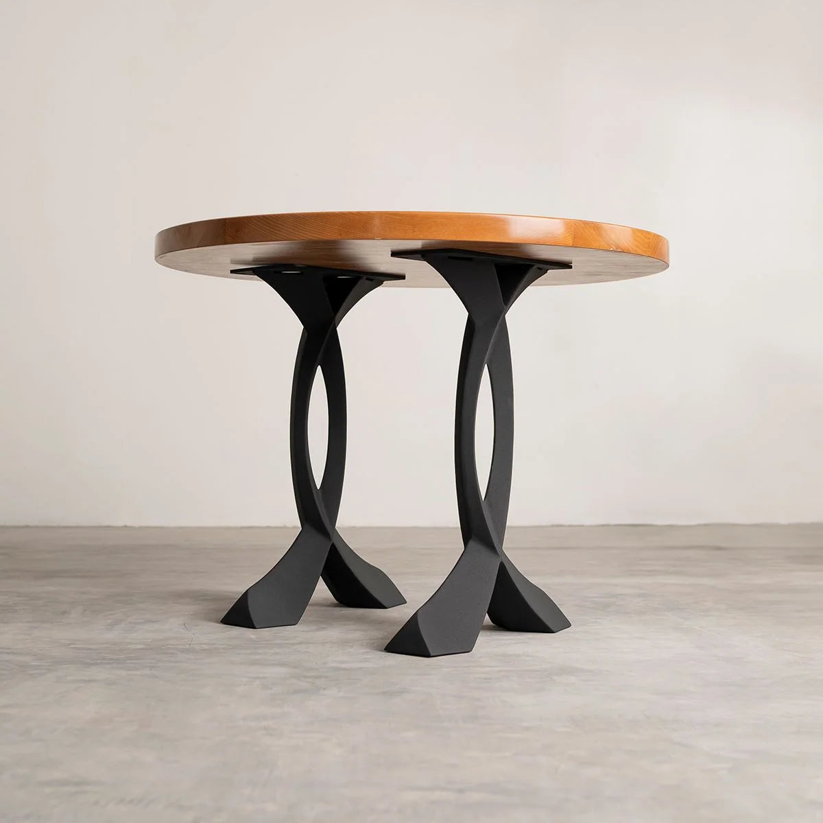 End Table Legs in Matte Black Steel, 20-Inch Curva Pair for a Mid-Century Modern Furniture Project