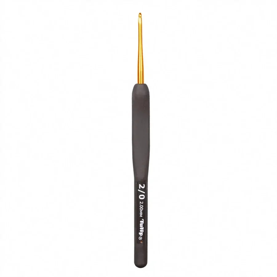 Ergonomic Crochet Hook with Soft Grip Handle and Smooth Aluminum Tip in 14 Sizes from 2.00 to 6.50 mm