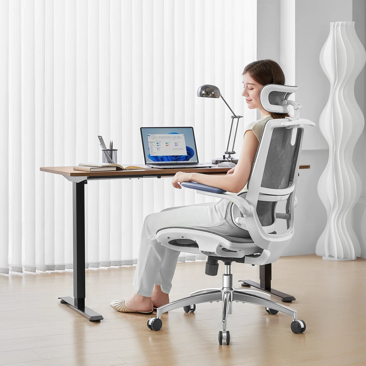 Ergonomic Mesh Office Chair with 3D Flip-Up Armrests and a Dual-Section Backrest for Space-Saving Workspaces