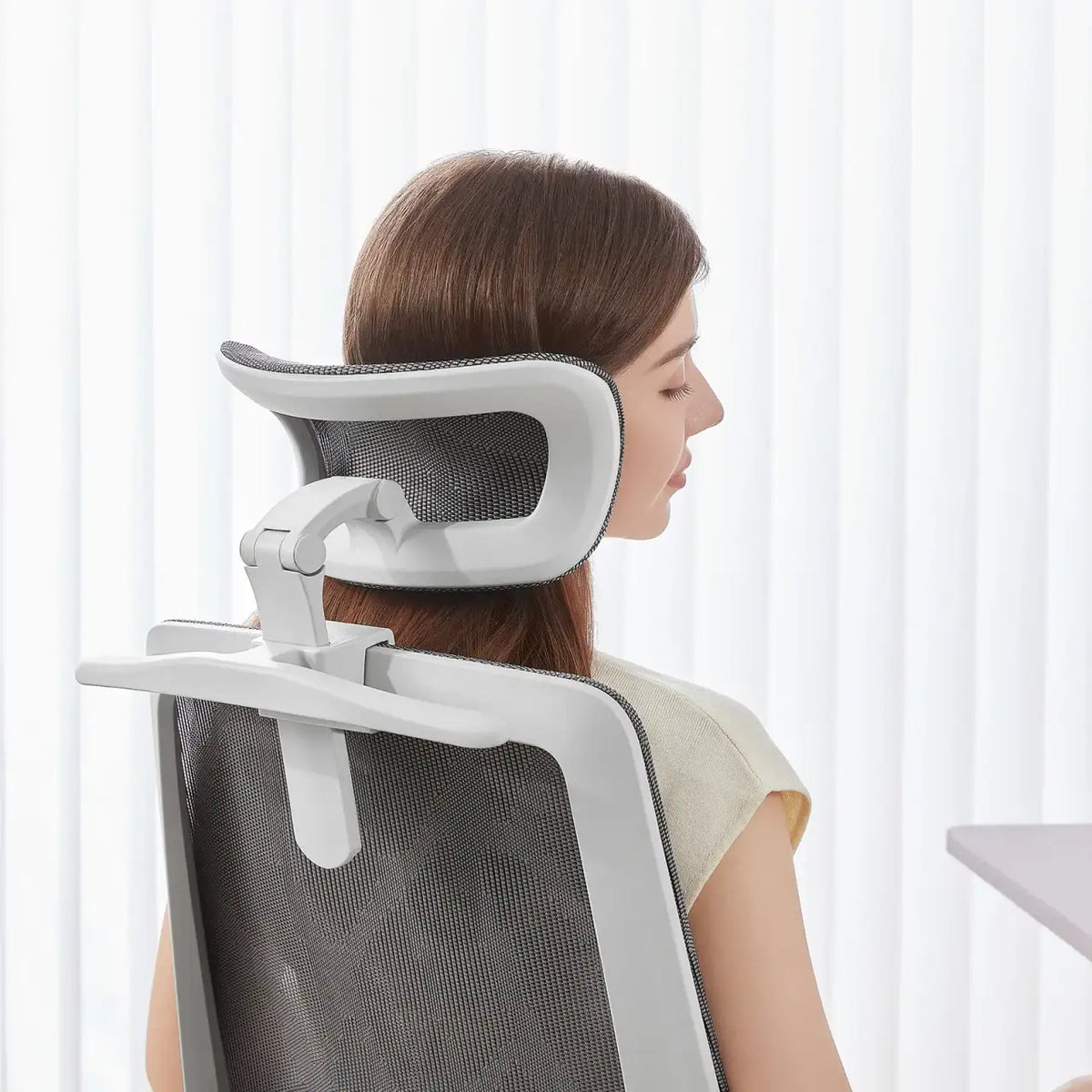 Ergonomic Mesh Office Chair with 3D Flip-Up Armrests and a Dual-Section Backrest for Space-Saving Workspaces