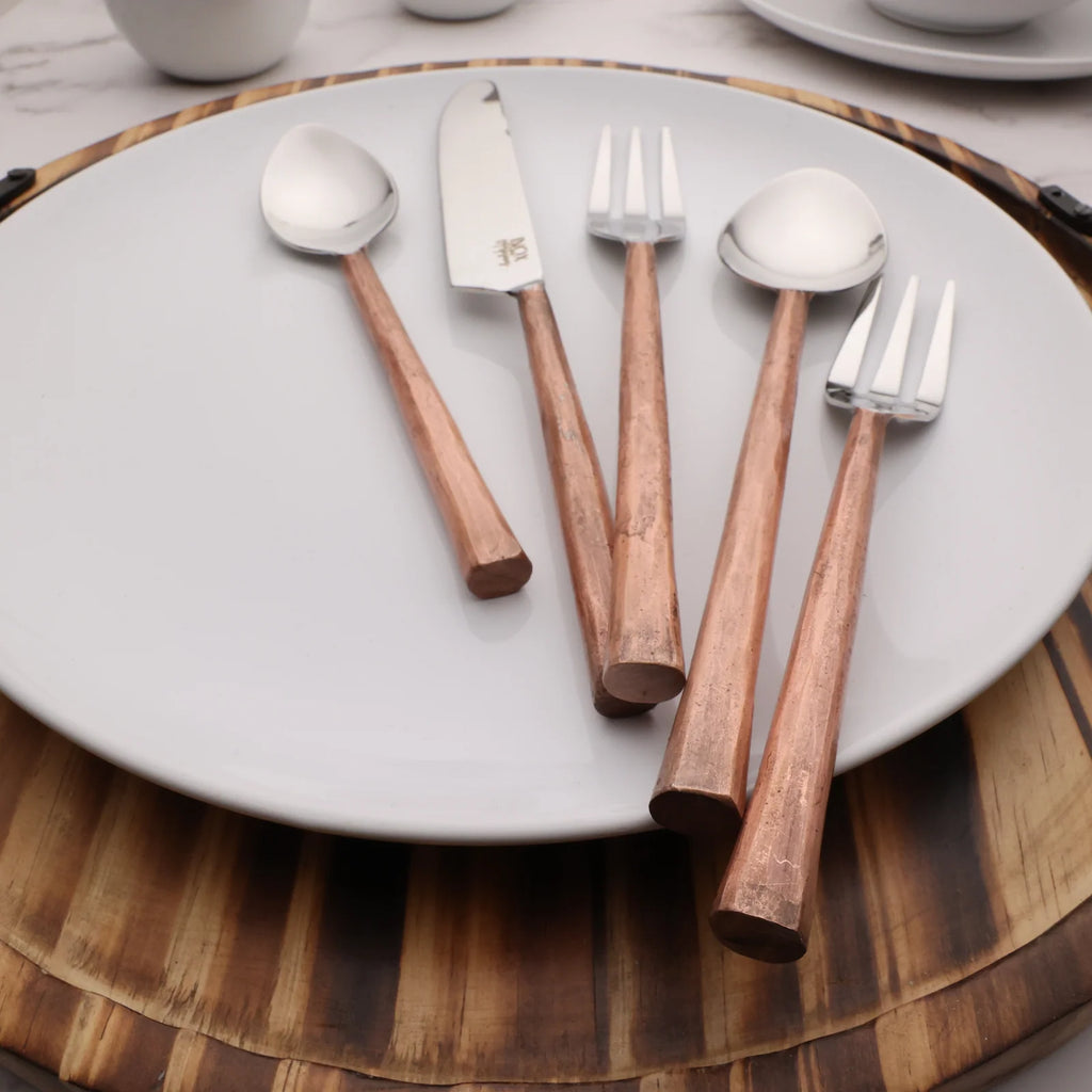 Flatware Set in 18/8 Stainless Steel with Handcrafted Textured Handles for Everyday Dining and Gatherings