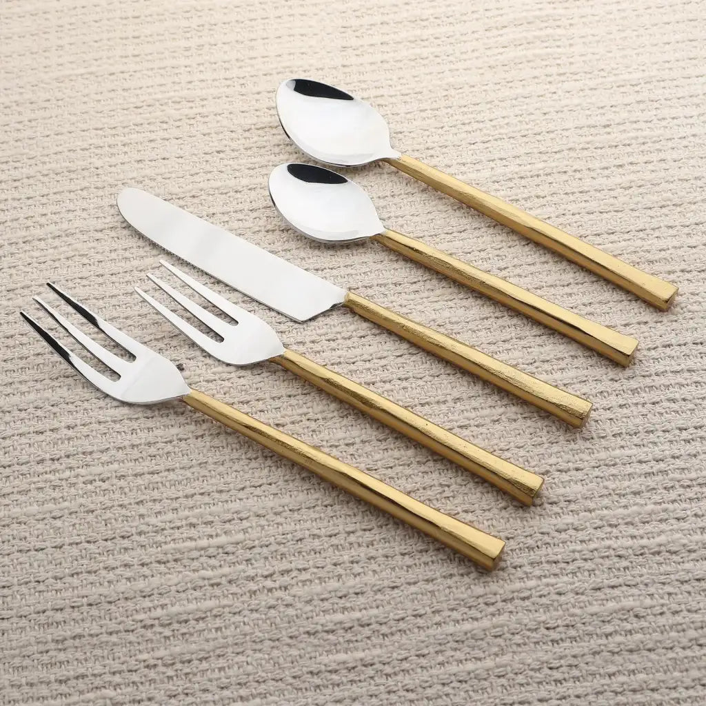 Flatware Set in 18/8 Stainless Steel with Handcrafted Textured Handles for Everyday Dining and Gatherings