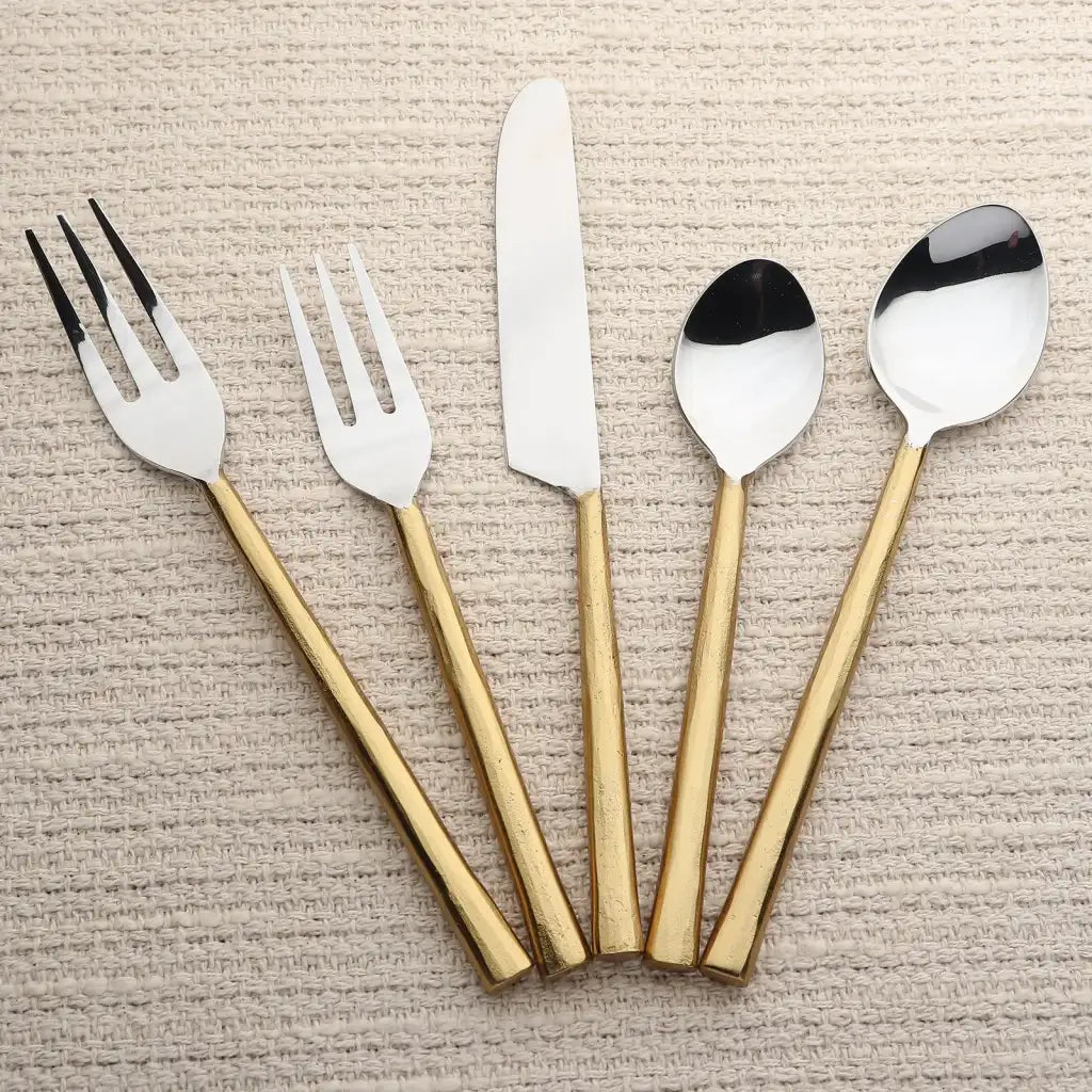 Flatware Set in 18/8 Stainless Steel with Handcrafted Textured Handles for Everyday Dining and Gatherings