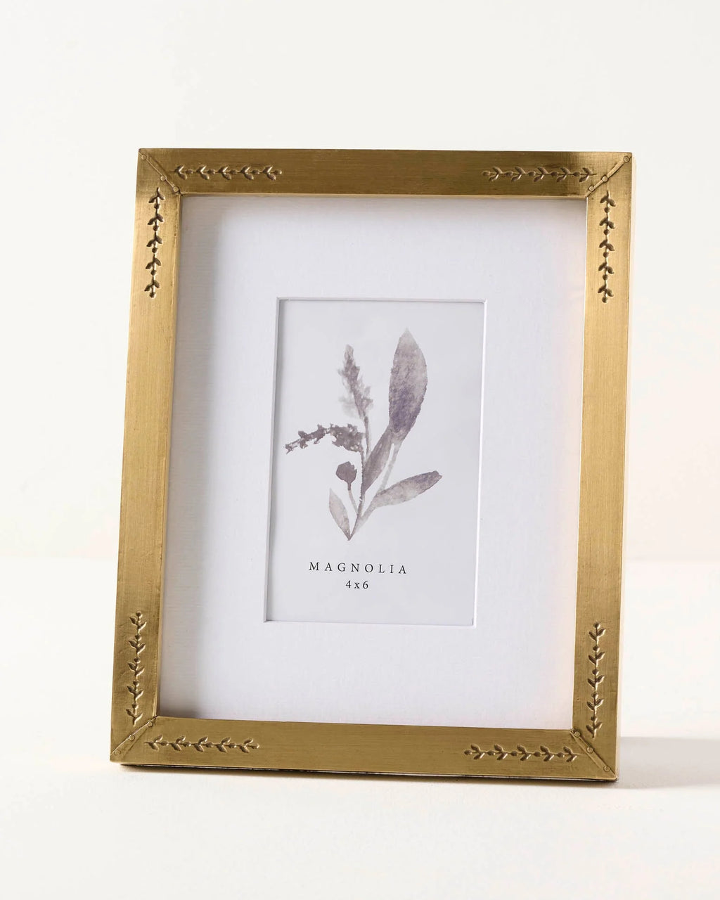 Floral Antique Brass Photo Frame with Etched Tulip Pattern in 4x6 or 5x7 Sizes · Antique brass cladding — 4"x6"