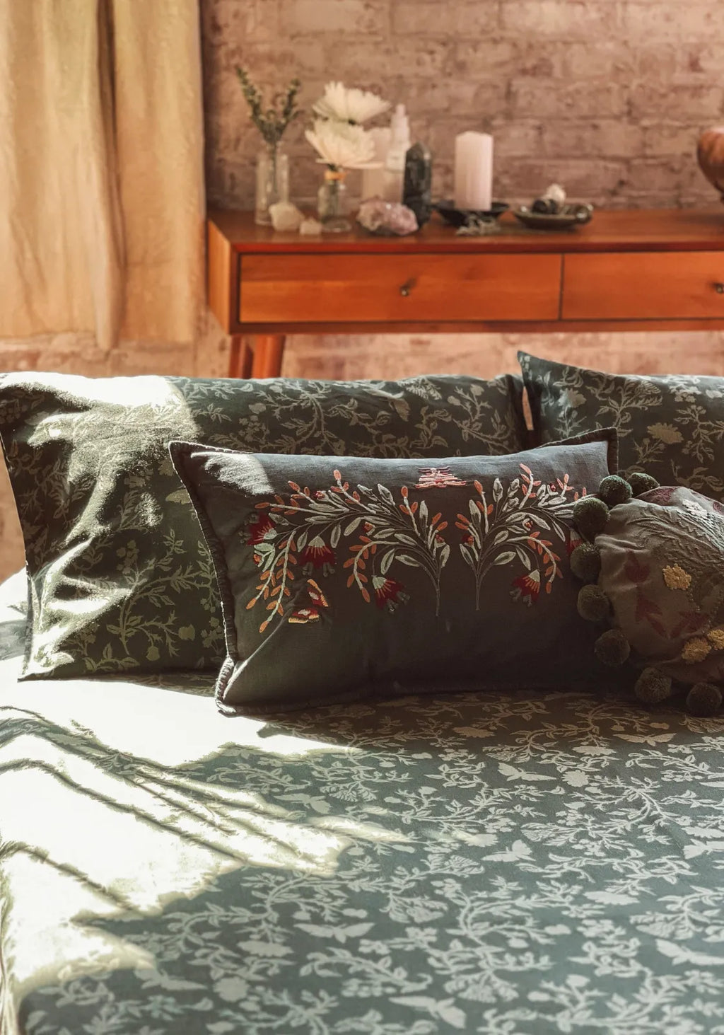 Floral Queen Bedding Set in Green Cotton-Linen Blend