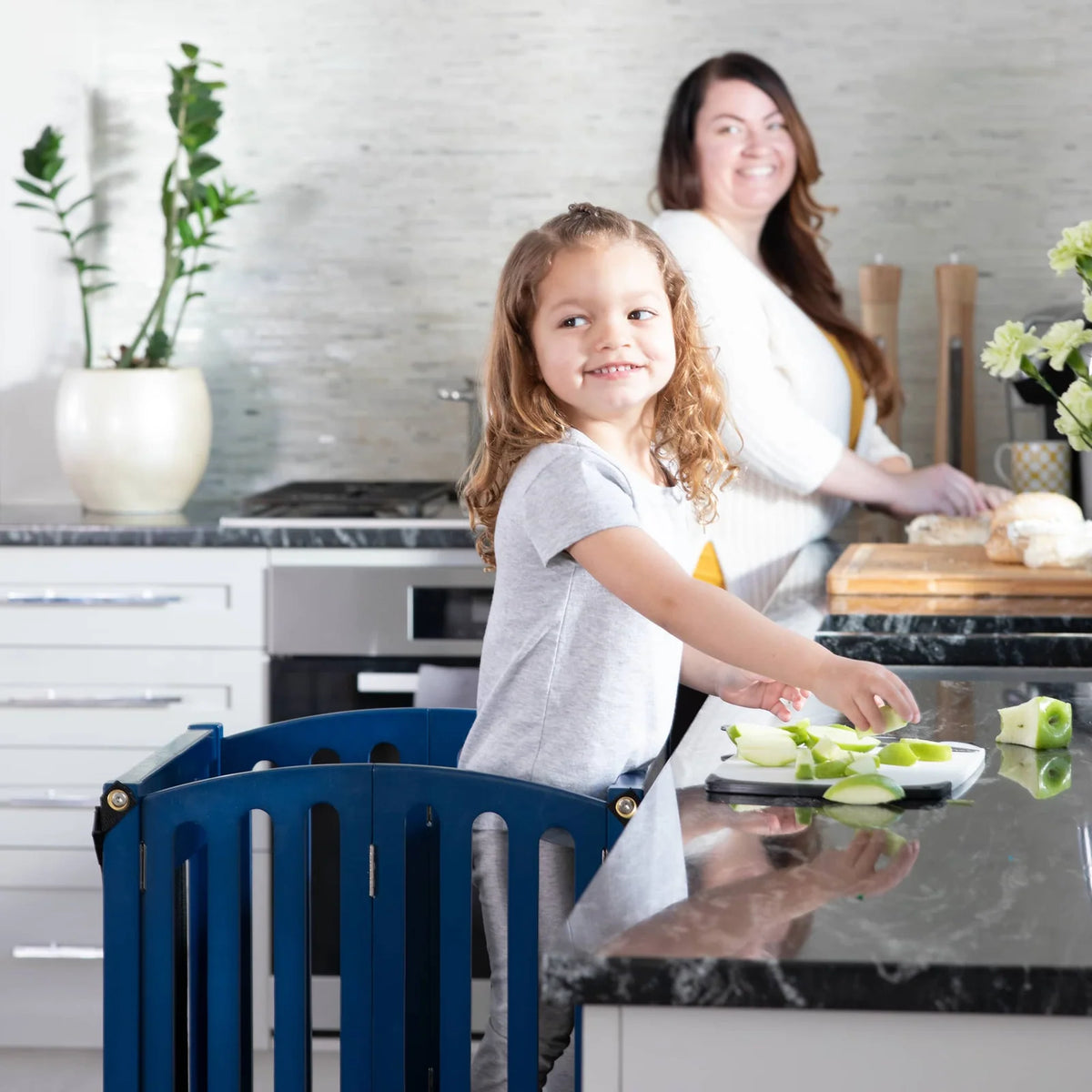 Folding Toddler Kitchen Tower with an Adjustable Platform for Counter Height Activities and Flat Storage