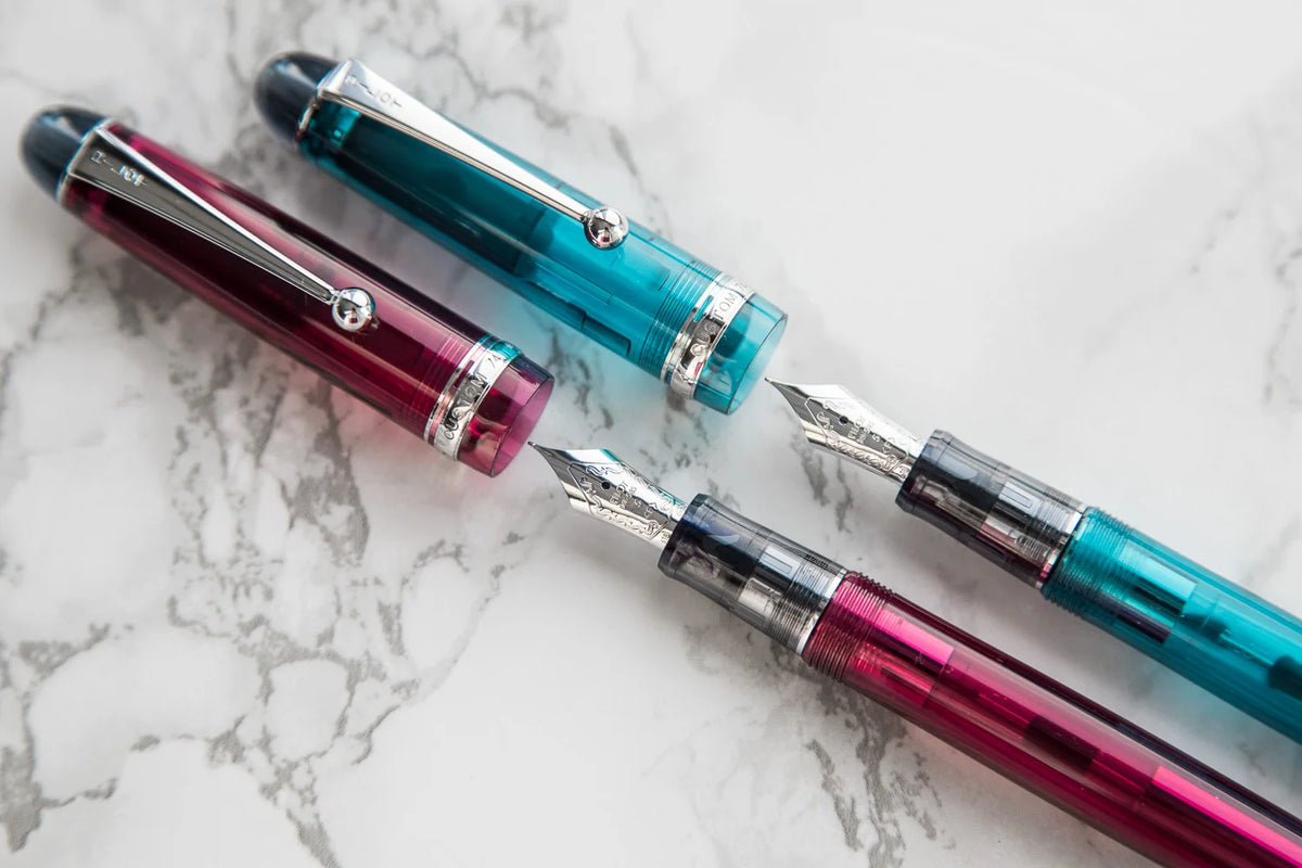 Fountain Pen in Transparent Burgundy
