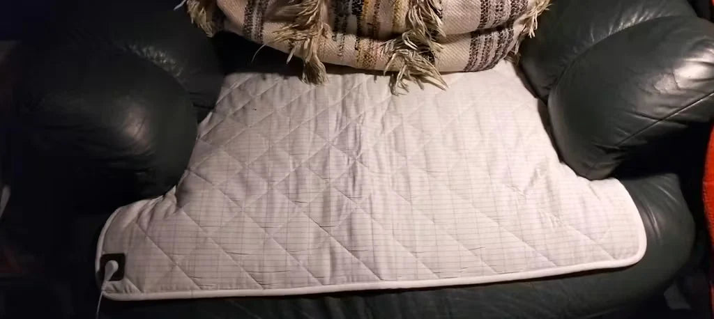 Grounding Mat for Bed and Desk, 50 x 70 cm Quilted Earthing Pad with Earthing Plug and 4.5 m Cord
