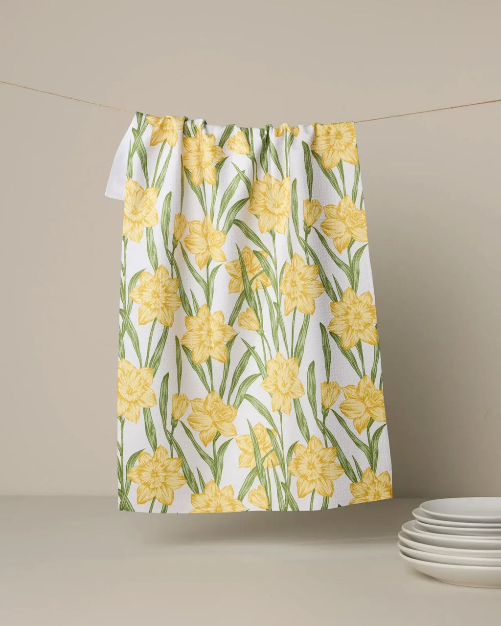 Kitchen Tea Towel with Absorbent Quick-Drying Geoweave Fabric, Daffodil Floral Print, and 18 x 30 Inch Size