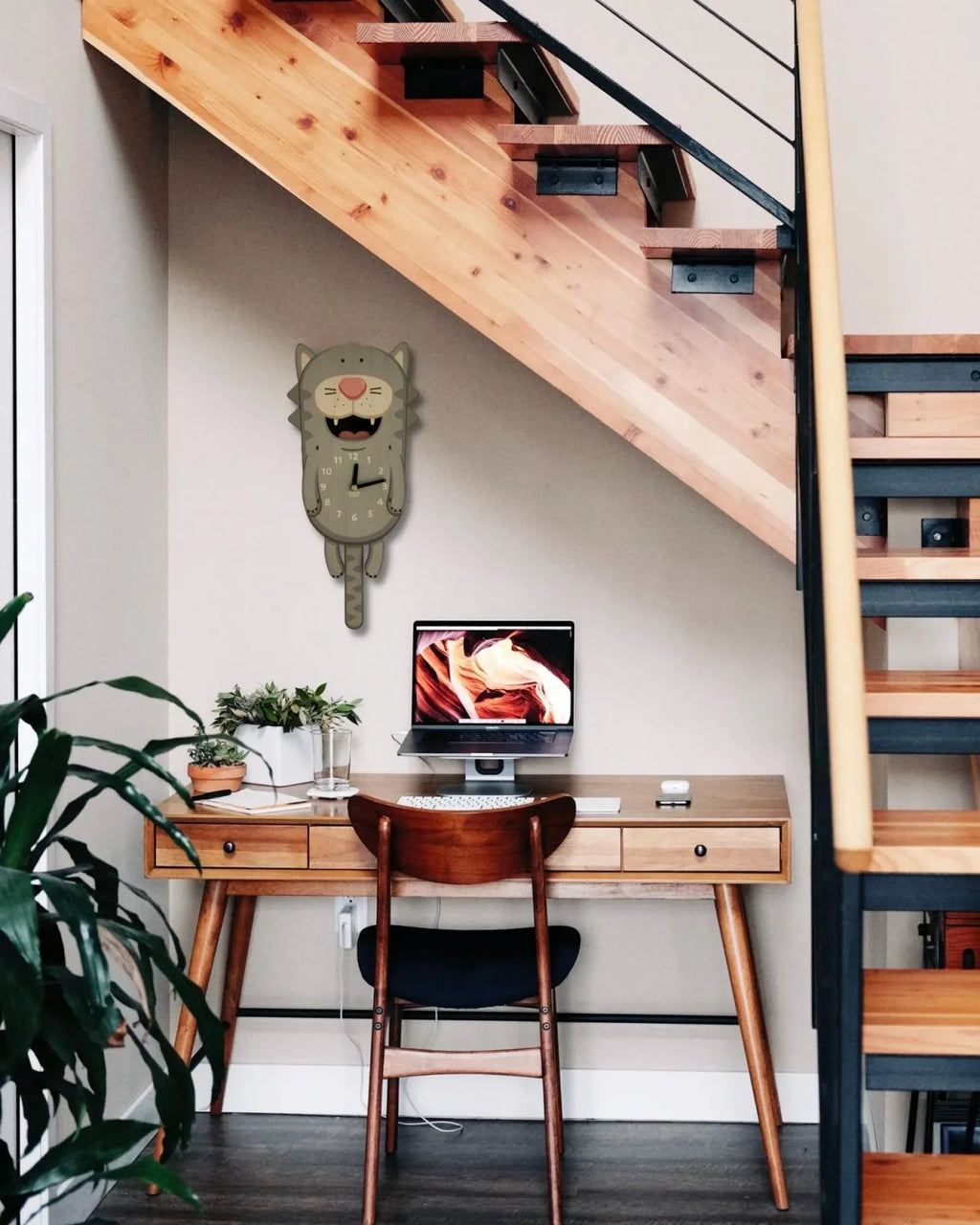 Layered Cat Pendulum Clock