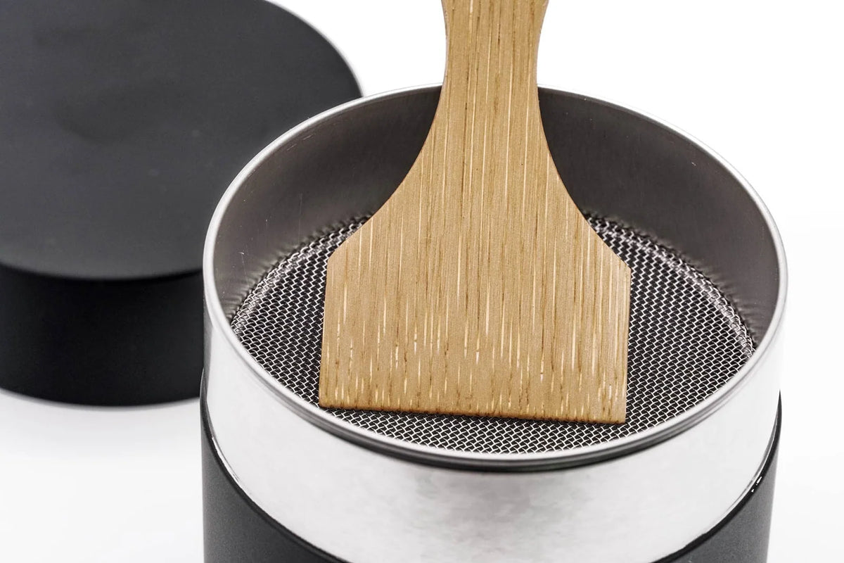 Matcha Sifter Canister for Sifting and Storing Tea Powder, Featuring an Inner Screen and Bamboo Paddle