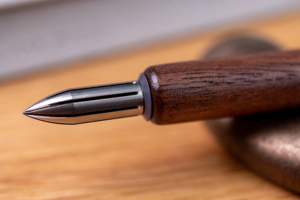 Metal Dip Pen and Holder Set for Expressive Drawing and Calligraphy, Featuring an Eight-Slit Conical Nib