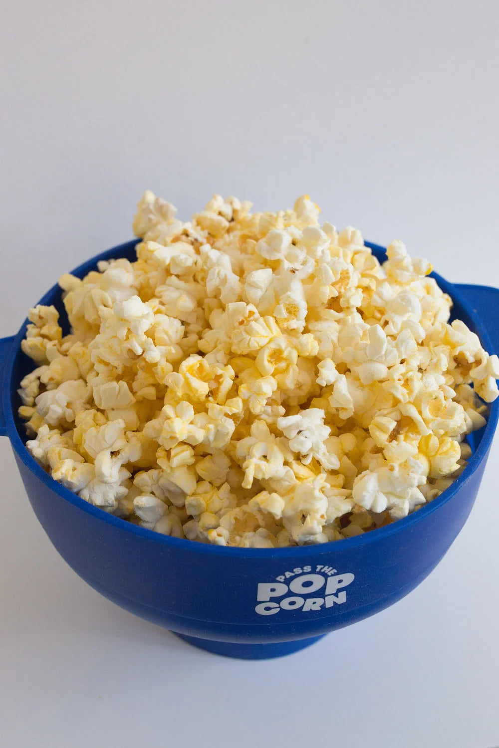 Microwave Popcorn Popper Bowl with Lid in Collapsible Silicone for Easy Popping and Compact Storage