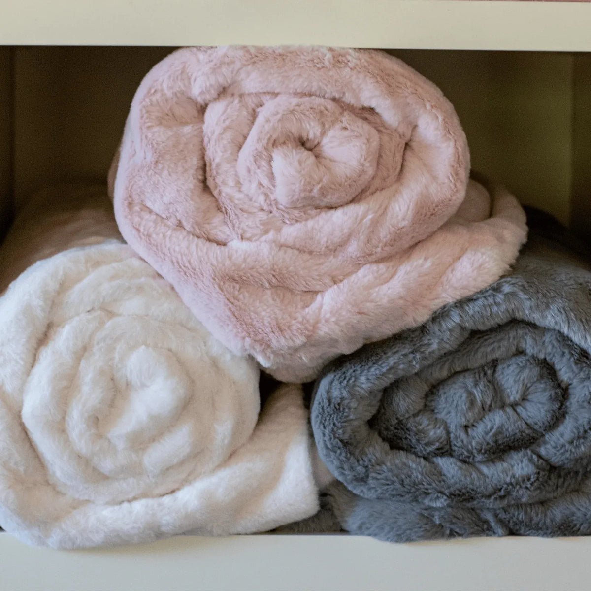 Minky Blanket in Plush White Polyester Microfiber, Soft Cozy Throw for Couch, Bed and Chilly Evenings