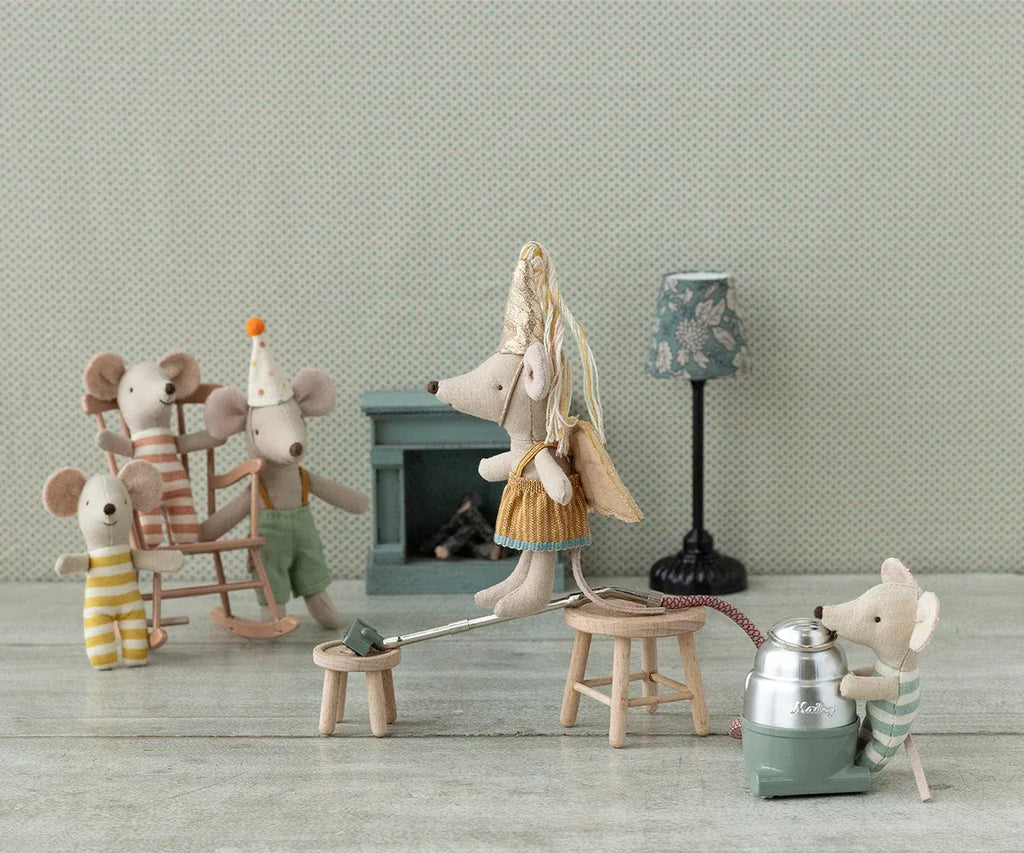 Mouse-Sized Dollhouse Table and Stool Set