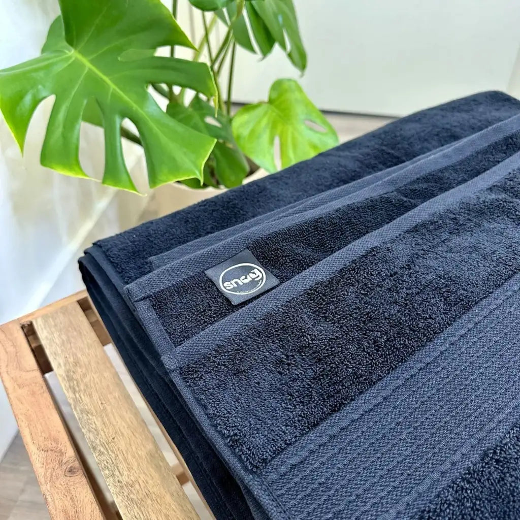 Oversized Bath Towel in Black, 220 x 100 cm Extra-Long Soft Shower, Beach and Spa Wrap · Towels