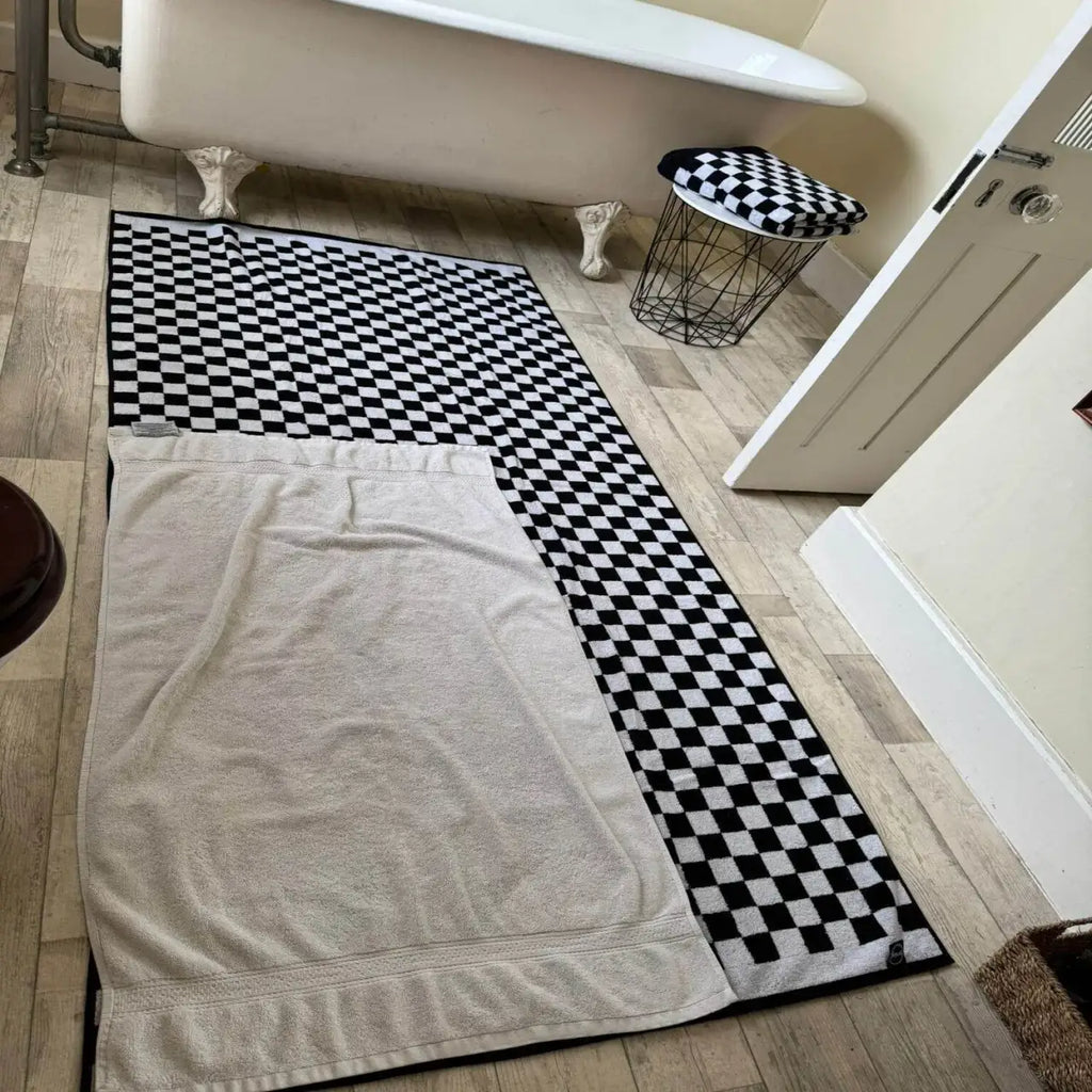 Oversized Bath Towel in Black, 220 x 100 cm Extra-Long Soft Shower, Beach and Spa Wrap · Towels