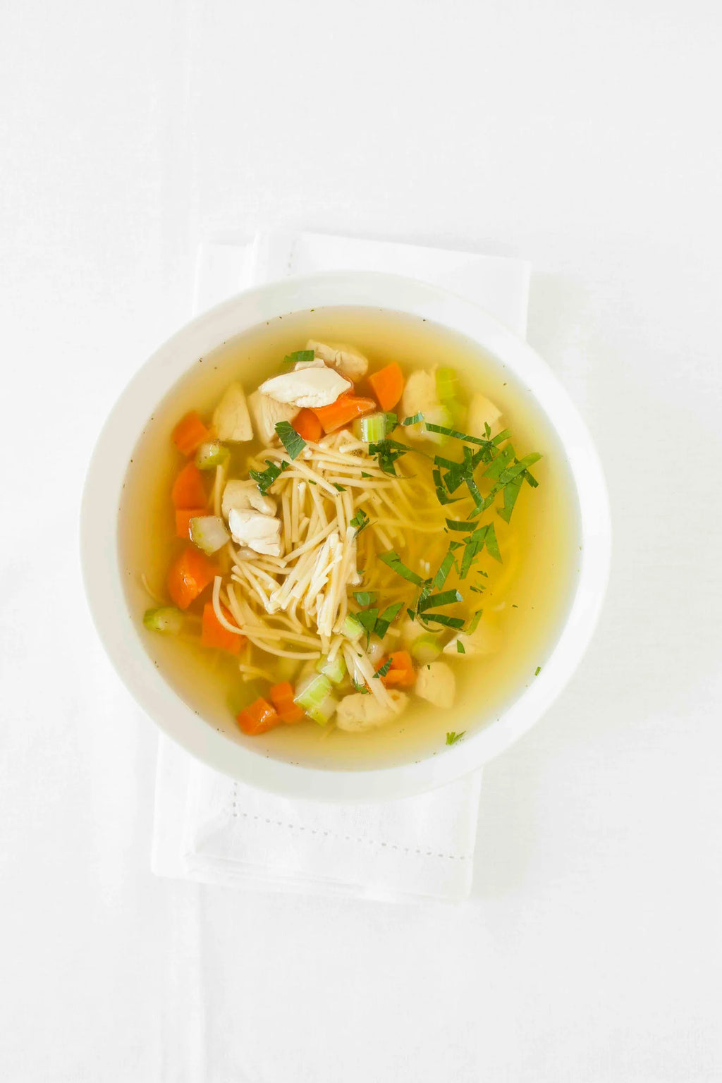 Plant-Based Broth Blend with Low Sodium and Savory Chicken Flavor for Sipping and Everyday Cooking