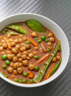 Plant-Based Broth Blend with Low Sodium and Savory Chicken Flavor for Sipping and Everyday Cooking