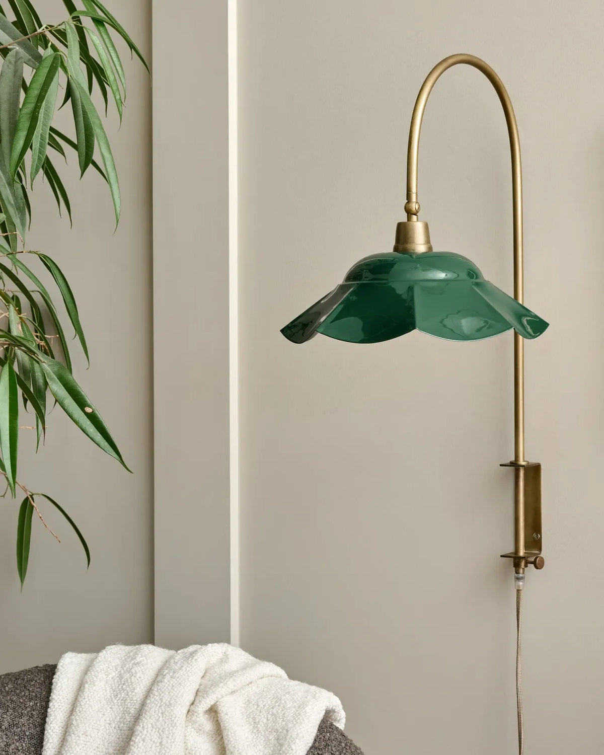Plug-In Wall Sconce