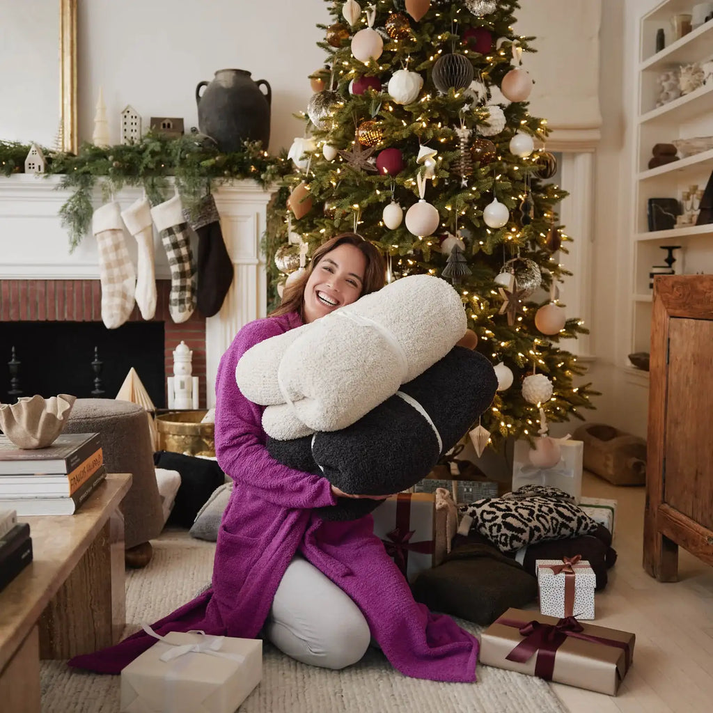 Plush Throw Blanket in 52 x 70 Inches