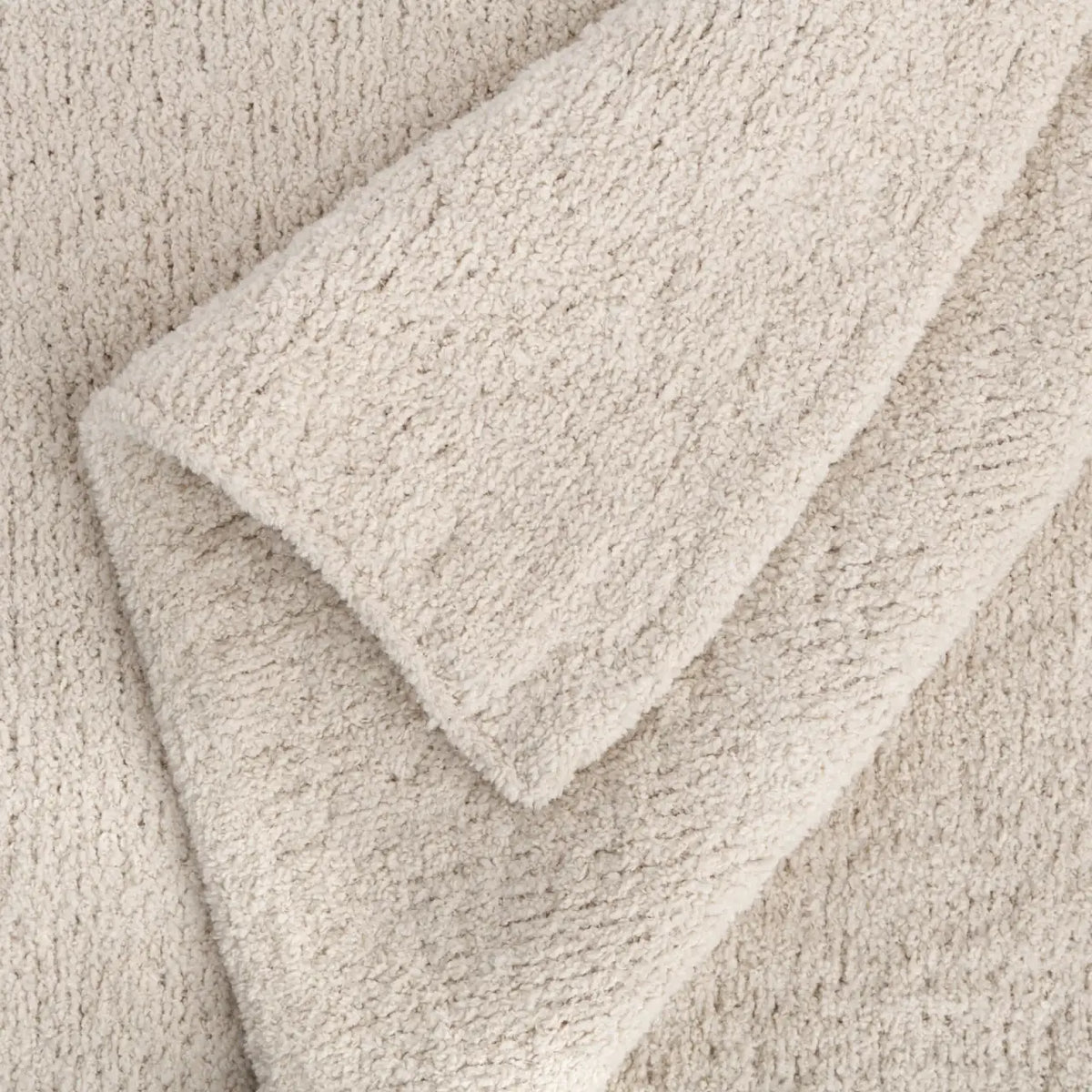 Plush Throw Blanket in 52 x 70 Inches