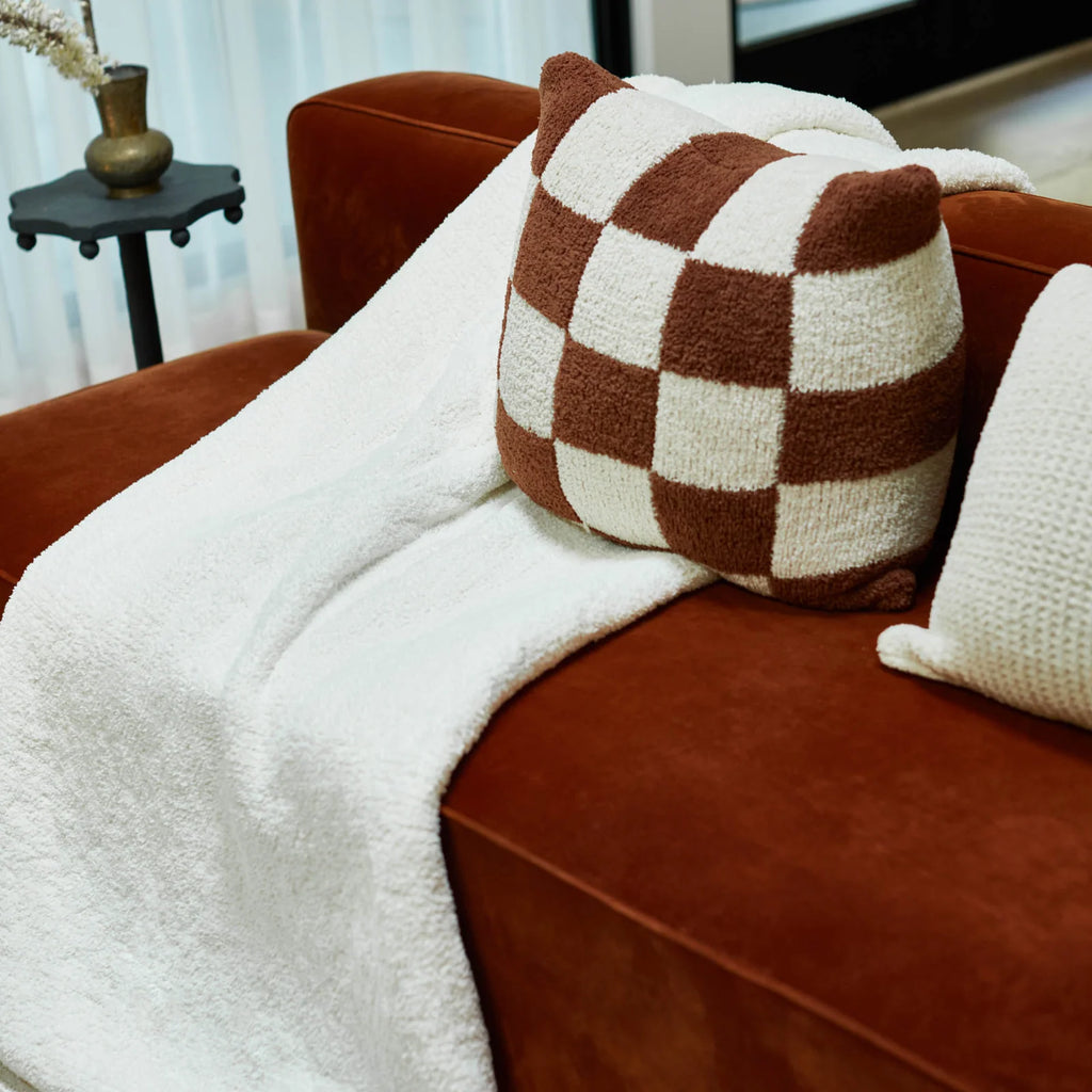 Plush Throw Blanket in 52 x 70 Inches