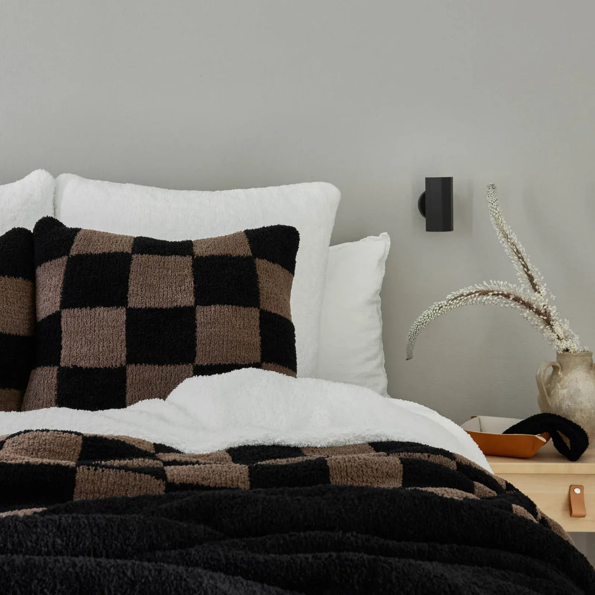 Plush Throw Blanket in 52 x 70 Inches