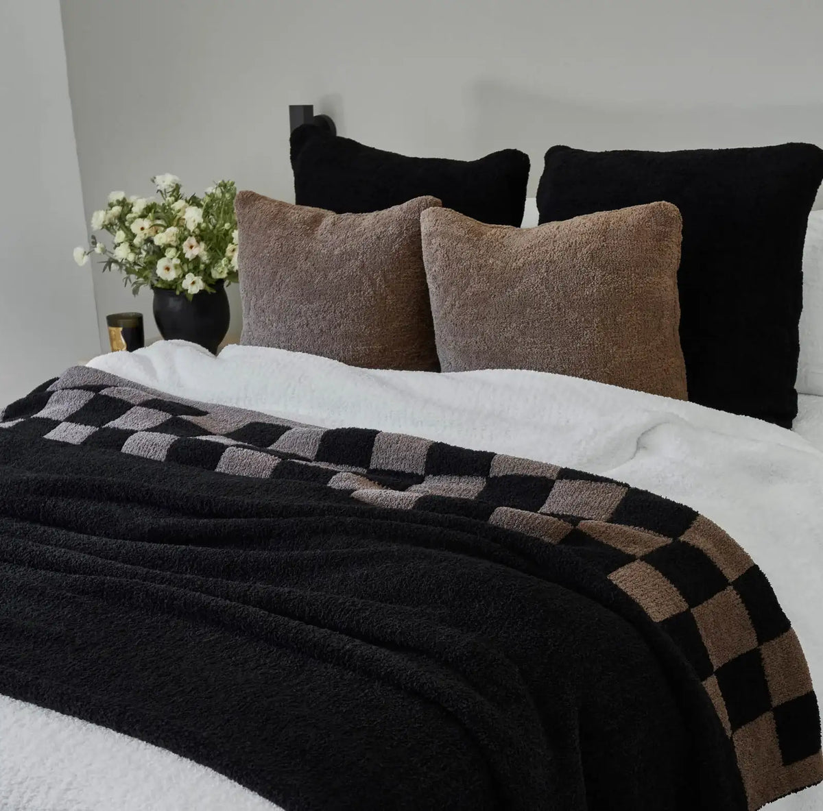Plush Throw Blanket in 52 x 70 Inches